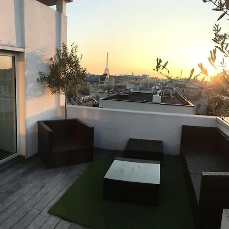 Duplex With Eiffel Tower Views! *